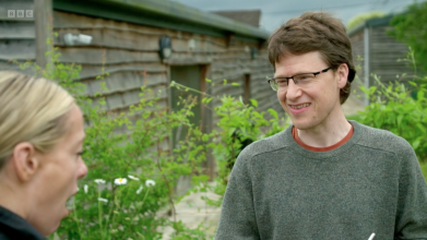 John explains how honeybees collect nectar in their crop to regurgitate later.